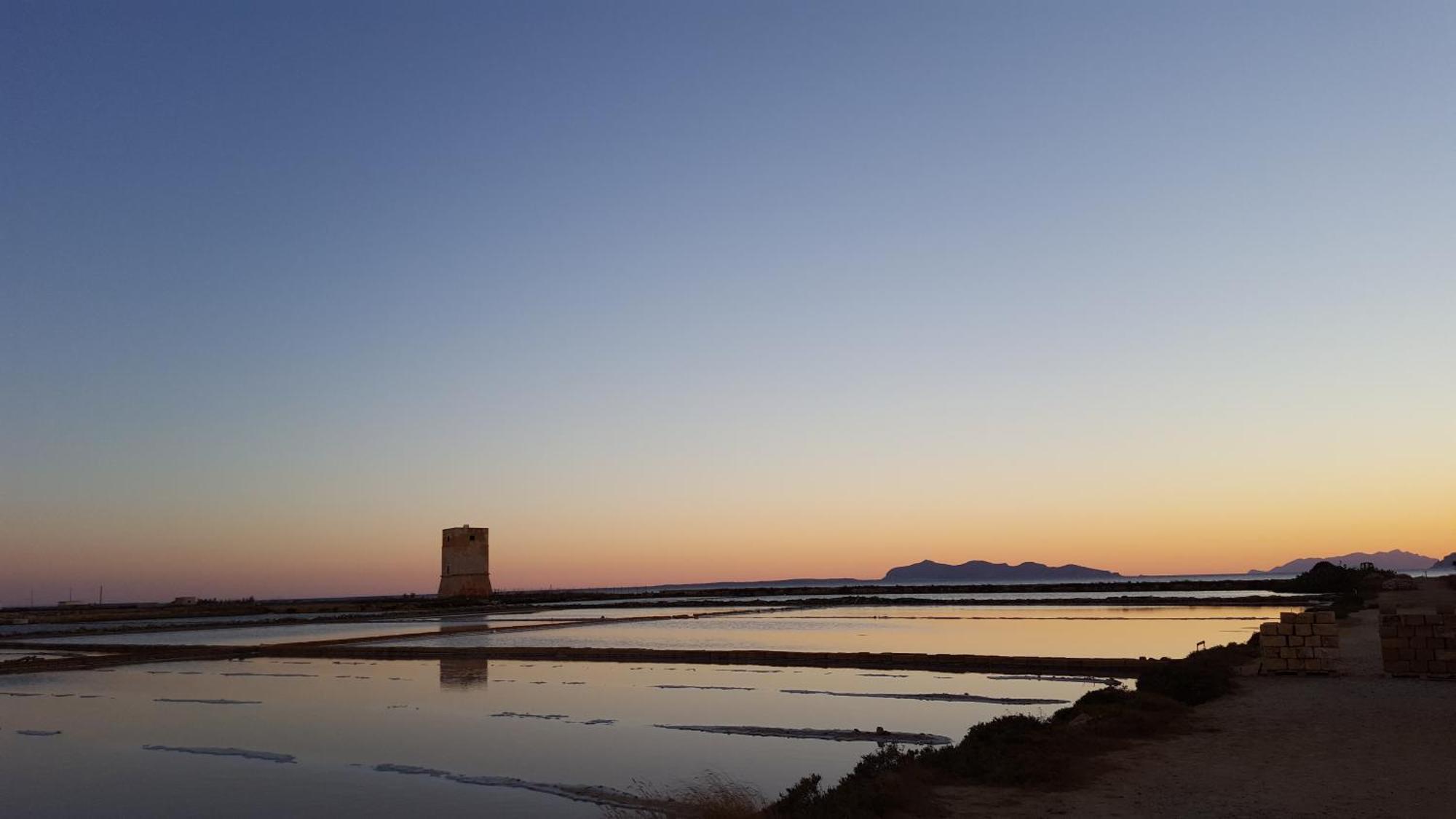 La Casa Di Paoletta A Due Passi Dal Mare Trapani Exterior foto